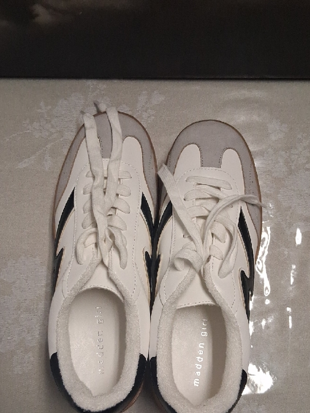 Madden Girl White & Gray Lace-Up Sneakers with Gum Sole Sae 9.5 - Picture 6 of 9